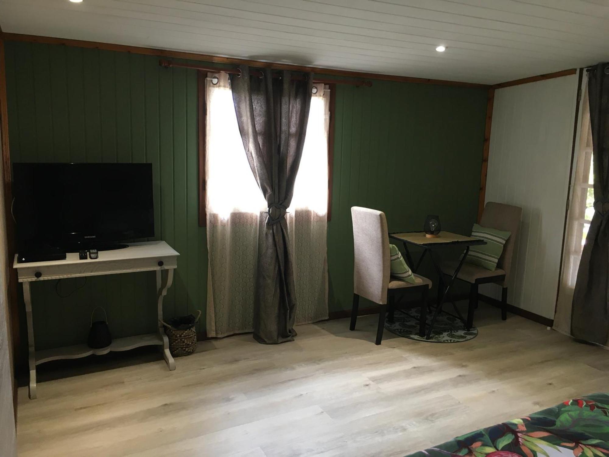 Ti Kaz Hoareau Bed & Breakfast Салази Екстериор снимка